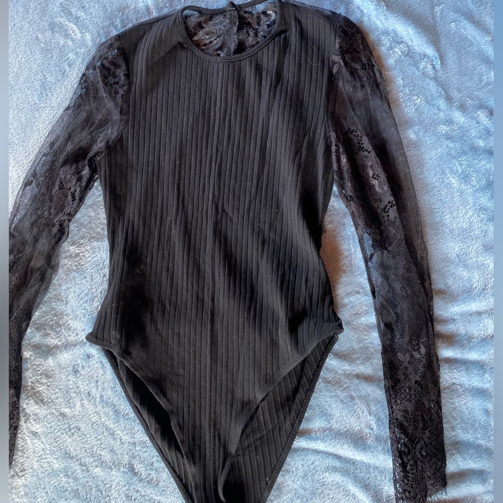 Never worn, open back, lace sleeve bodysuit